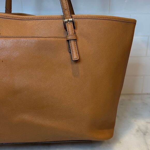 Michael Kors Charlotte Jet Set Saffiano Leather Clip XL Tote Handbag - Picture 5 of 16